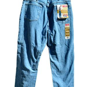 NWT MENS WRANGLER RELAXED FIT 38X30